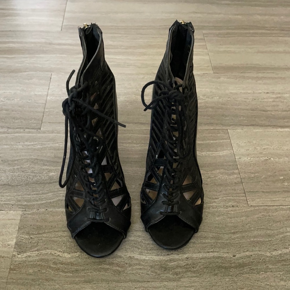 Black tied heels